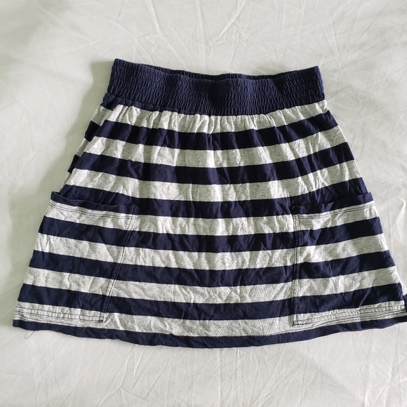 💜 2/$10 bundle Striped skirt - Picture 2 of 4